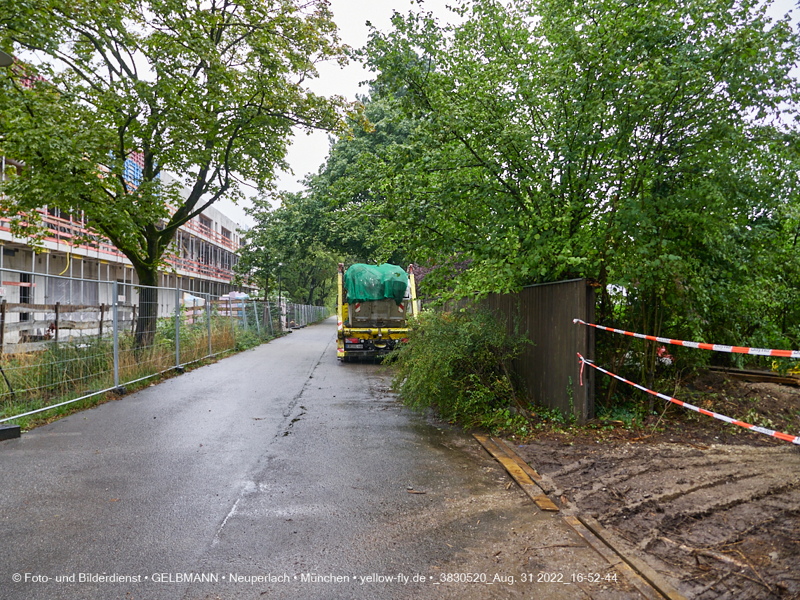 31.08.2022 - Baustelle an der Niederalmstraße 16 und Hugo-Lang-Bogen 13 in Neuperlach-Trudering